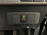 車庫入れなどの運転時、静止物の接近を表示とブザーでお知らせします。
