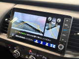 バックギアに入れるだけで自動でリヤカメラに切り替わります!車庫入れやバックが苦手な方にオススメ!