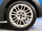 BMW純正アルミホイールです。納車時にはアルミホイールコーティングも承っております!是非ご検討下さいませ。