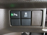 パーキングセンサーや横滑りを防ぐVSA等のスイッチ類は運転席の右側、手の届きやすい位置にあります。