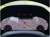 ■バーチャルコックピット 従来のメーターパネルの位置にレイアウトされた12.3インチの高解像度液晶画面に、速度計/回転計や地図、ナビゲーションなどの運転に必要な情報を集約し、フレキシブルに表示します。