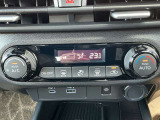 車内の温度管理がワンタッチで簡単に出来るのがオートエアコンです。これでいつでも快適ドライブが出来ますね!