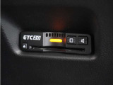 ◆ETC2.0◆進化したドライブ体験。料金収受システムだけだったETCが生まれ変わって、高速道路を賢く使うETC2.0に進化しました。多彩な情報サービスが便利で快適なドライブ体験を提供します。