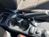 運転席と助手席の間にはドリンクホルダーがあります。