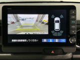 リバースギアに入れるだけで後方の表示へ切り替わります。夜間や雨の日の駐車も楽になりますよ。