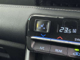 助手席側にもシートヒーターが付いています