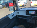 ☆内外装クリーニング☆車の隅々まで徹底的にクリーニングを行っておりますので内外装ともに綺麗な状態でご納車いたします!