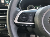 【ステアリングスイッチ】左です。ステアリングから手を離さず、運転に集中したまま手元でオーディオ操作等が出来ます。