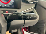 オートライト機能が付いているので、スモールライトや、ヘッドライトの点灯・消灯が自動で便利です。更にフォグランプが付いて安全・快適!!