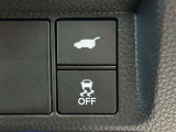 機能制御用のスイッチはステアリング右奥に集約されておりますので、運転の邪魔になりません!