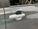 品質へのこだわり!フロアマットやシートなど車内をキレイに清掃し、ニオイや汚れなどを徹底的にクリーニングしてもらっております。室内はピカピカです☆