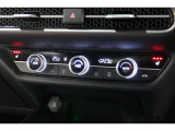 運転席と助手席の温度設定の変更が可能な左右独立タイプのデュアルエアコンです♪♪♪暑がりな人・寒がりな人も誰もが車内を快適にお過ごしいただけます♪♪♪