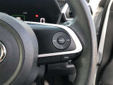 【ステアリングスイッチ】右です。ステアリングから手を離さず、運転に集中したまま手元でマルチインフォメーションディスプレイ内の表示切替などができます。