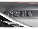 車の基本装備のひとつのパワーウインドウです。オート機能もあって、押し方の強弱で調整も出来ます。
