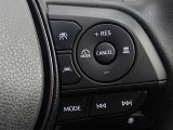 レーダークルーズコントロール(全車速追従機能付)付きです。車速に応じて追従支援してくれるので、ロングドライブも快適です。詳細は販売店スタッフまでおたずねください。