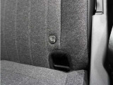◆ISOFIX◆シートベルトいらずでチャイルドシートと固定金具を連結するだけでガッチリ固定できます。