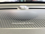【harman kardon】ハーマンカードンのHi-Fiスペシャリストと共に、モデル別に開発・設計された専用チューニングが臨場感溢れる音響空間を実現しています。