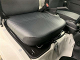 汚れや濡れに強いビニール表皮シートです。汚してしまってもお掃除ラクラクです♪