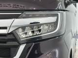 LEDヘッドライトは、点灯の瞬間から最大光量を発揮し、突然暗くなるトンネルなどでの安定感を高めます。
