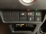 ハンドルの右側にHondaセンシング用のメインスイッチとパワーテールゲートスイッチがついています。パワーテールゲートスイッチは車内からでもテールゲートの開け閉めを電動でできます。