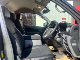 居心地の良い運転席なので長時間座っていられます♪リラックスできるデザインがいいですね♪
