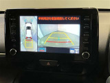 映像で見づらい車両周辺の確認をアシスト。クルマを真上から見ているような映像を表示。 運転席から確認しにくい車両周囲の状況を把握。