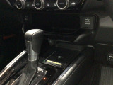 屋上展示場に常に50台以上の車両をご用意!お気に入りの1台が見つかるかも!?
