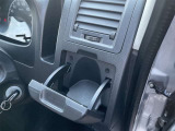 国家資格の自動車検査員も3名在籍しているので、受入/中間/完成検査と保安基準発行のすべてを自社で行います。 同時に10台作業できる広い工場で、プロの整備士が細部まで徹底的に整備します。