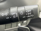 レバーに表示されたマークや文字から、各種設定を目で確認しやすい設計です。表示がまとまっているため、必要な操作を把握しやすく、日々の運転を支えてくれます。