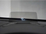 ヘッドアップディスプレイで運転に集中できます。