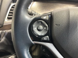 ステアリングにオーディオ操作スイッチが付いています。オーディオ画面に直接タッチしなくても操作が出来ますので、運転に集中できます。