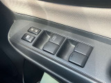 全席パワーウィンドウとなっています。運転席はオートになっているのでワンタッチ開閉することが出来ます。