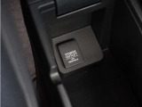 ◆アクセサリーソケット◆ドラレコの電源やスマートフォンの充電等に使用できる便利な電源ソケット!使いやすい場所に装備されています。