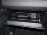 お車の取扱説明書・メンテナンスノート(記録簿)も御座います。トヨタのディーラーで安心を買って下さい。当社は無理な勧誘は致しません。まずはお客様からのお問い合わせを心よりお待ちしております。