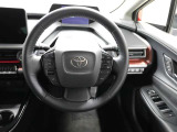 各操作スイッチなどもハンドルから手を放すことなく操作可能で安全運転に支援いたします!