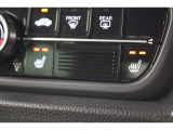 シートヒーター装備付き車!!座席に埋め込まれた電熱線によりシートを暖めることが出来る装備で、温められたシートは、寒い冬でも快適です!!