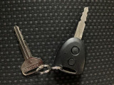 充実装備のハイゼットカーゴのお買得車が入庫しました!1年間走行距離無制限保証付き!ナビゲーション、ETC、前席パワーウインドー、LEDヘッドライト、スモークガラス、キーレスなど装備の1台です!!