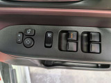 パワーウィンドウのスイッチですよ。運転席に居ながら窓を開け閉めのコントロールできます。