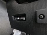 ETCを搭載しているため、高速道路の料金所で停車することなくスムーズに通過できます。支払いの手間が省け、移動中のストレスを軽減して快適なドライブをサポートします。
