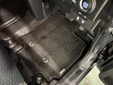 嬉しい純正フロアマット付き♪ 状態も良好です(^^♪