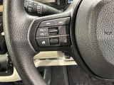 ステアリングにオーディオ操作スイッチが付いています。オーディオ画面に直接タッチしなくても操作が出来ますので、運転に集中できます。