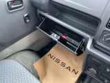 グローブボックスは奥行きたっぷり