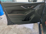 パワーウィンドウのスイッチですよ。運転席に居ながら窓を開け閉めのコントロールできます。