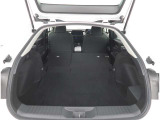 【トランクルーム】荷室の広さも十分です!シートアレンジでシートを畳めば長い荷物だって積めますね。シートアレンジの操作方法など、お気軽にご相談下さい。