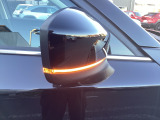 車両幅方向において外側にレイアウトされるので、第三者が視認しやすいドアミラーウィンカー!