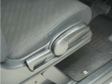 ◆シートハイトアジャスター◆運転席を上下に高さ調節ができます!運転ポジションを体格に合わせてシート調整できます。