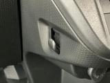 【フック】フックの用途は様々。手荷物のバッグや買い物袋、ビニール袋をぶら下げてゴミ箱にしても良いですね♪