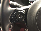 【ステアリングスイッチ】左です。ハンドルから手を離さず、運転に集中したまま手元でオーディオ操作等ができます。