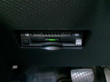 ETC車載器を装備しています。高速道路の料金所もストレスなく通行できます。すっきりとしたビルトインタイプですよ。