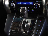 電動パーキングブレーキ・ブレーキホールドを装備してます。ホールド機能は信号待ちが多い一般道で疲労軽減になり、大好評です!